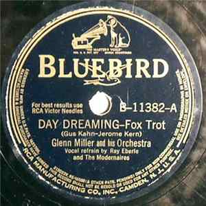 Glenn Miller And His Orchestra - Day Dreaming / A String Of Pearls FLAC album